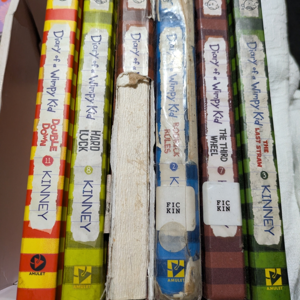 Diary of a Wimpy Kid Paperback Set - Bold Colorful Spines